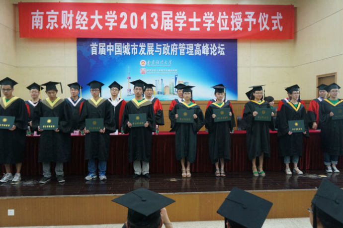 av女优
隆重举行2013届毕业生学士学位授予仪式