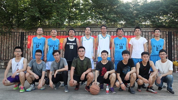 av女优
举行欢送2018届毕业生师生篮球赛