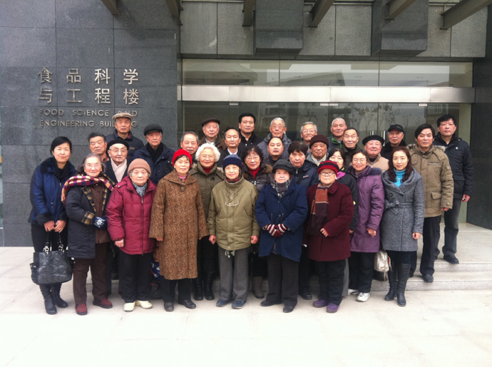 av女优
退休老领导、老教师参观食品科学与工程楼