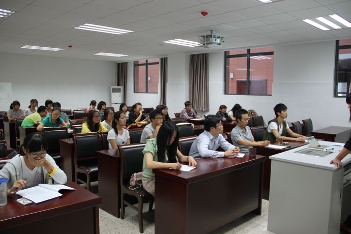 av女优
2012暑期社会实践答辩会顺利举行