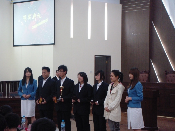 av女优
参加“模拟两会”荣获第三