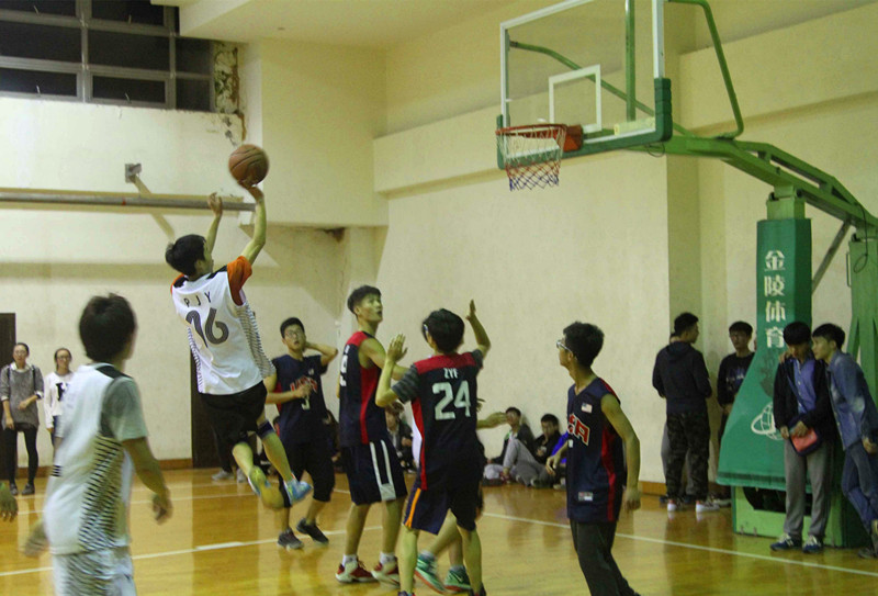 【新生杯篮球赛】最后一战av女优
获得第四名