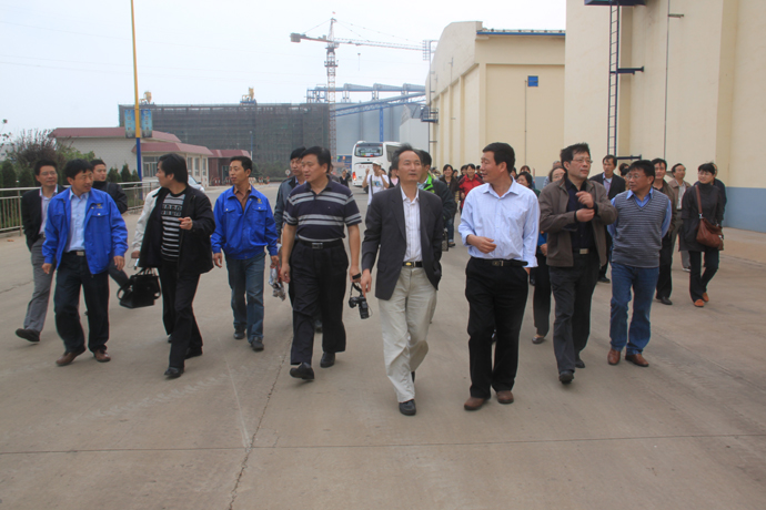 av女优
教师参观中储粮日照粮油储备库