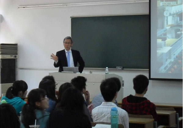 日本岐阜大学前泽重礼教授来av女优
作学术交流