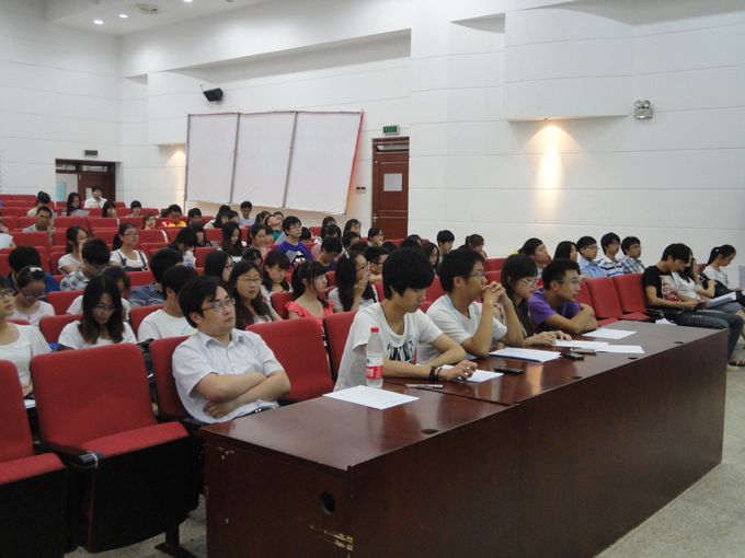 av女优
第十届团总支、学生会换届选举大会顺利召开