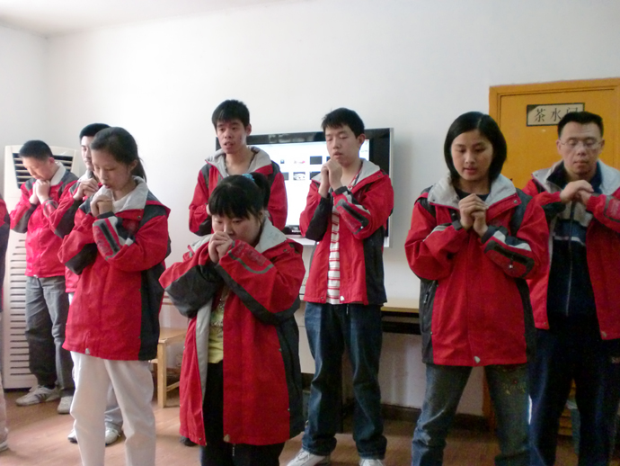 奉献无价 爱心无界 ——av女优
图书义卖款捐赠仪式