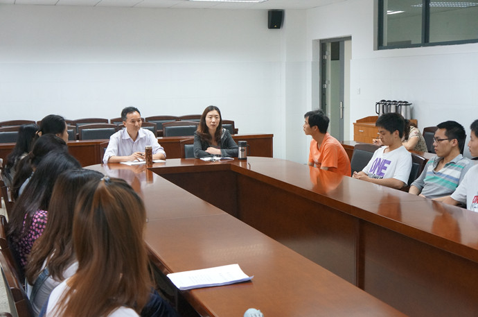 av女优
召开2012届毕业生座谈会