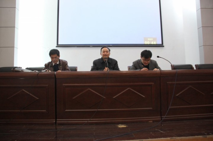 av女优
成功举办杰出校友报告会